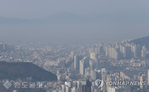 ▲ 2일은 전국이 대체로 흐린 가운데 미세먼지 농도가 '매우나쁨'수준을 기록하겠습니다. /사진=연합db 