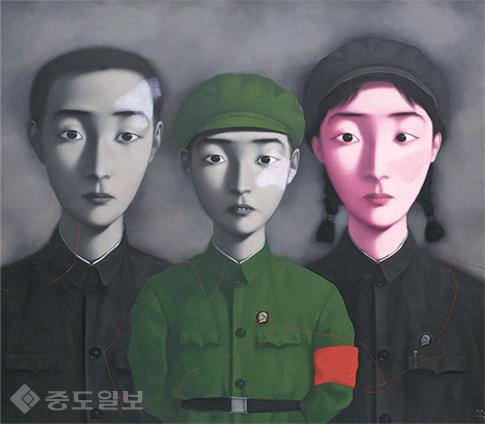 ▲ <혈연: 대가족 No.3>, 장샤오강, 1995 ▲ <혈연: 대가족 No.3>, 장샤오강, 1995