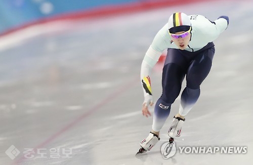 ▲ 김진수(강원)이 17일 서울 노원구 태릉국제스케이트장에서 열린 제98회 전국동계체육대회 사전 경기 스피드스케이팅 남자 일반부 1,000m에서 힘차게 질주하고 있다 = 연합뉴스 제공 사진