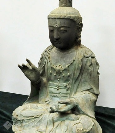 ▲ 부석사 금동관세음보살좌상 ▲ 부석사 금동관세음보살좌상