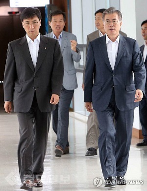 ▲ 안희정 충남지사(사진 왼쪽)와 문재인 전 대표/사진=연합 DB