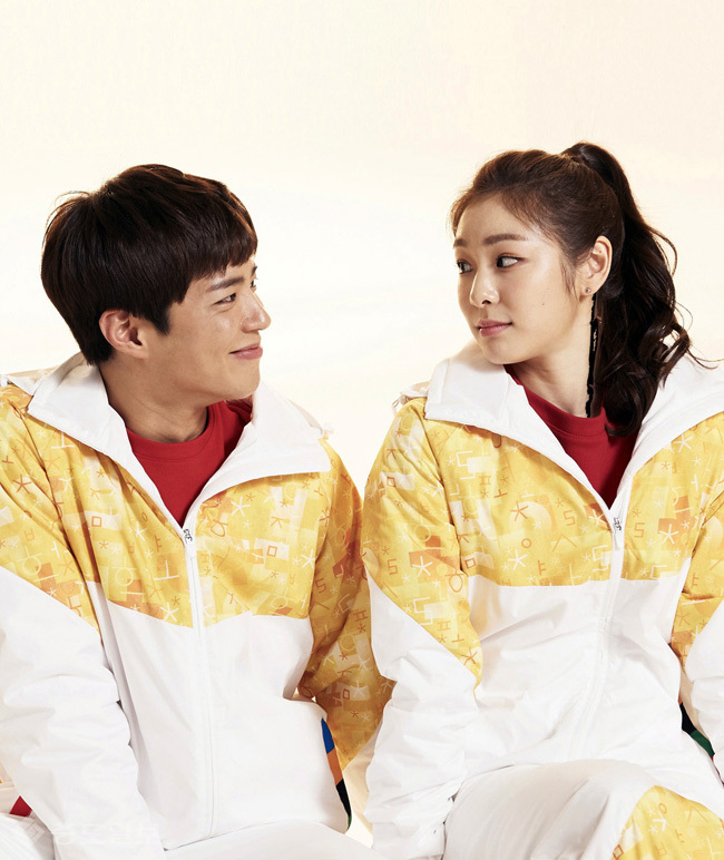 ▲ 코카-콜라가 박보검과 김연아의 평창동계올림픽 캠페인 지면 광고 촬영 현장을 공개했다. 연합 ▲ 코카-콜라가 박보검과 김연아의 평창동계올림픽 캠페인 지면 광고 촬영 현장을 공개했다. 연합