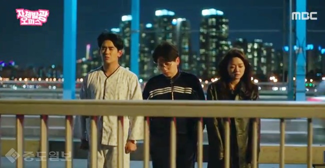 ▲ 자체발광오피스 방송화면 캡쳐 ▲ 자체발광오피스 방송화면 캡쳐