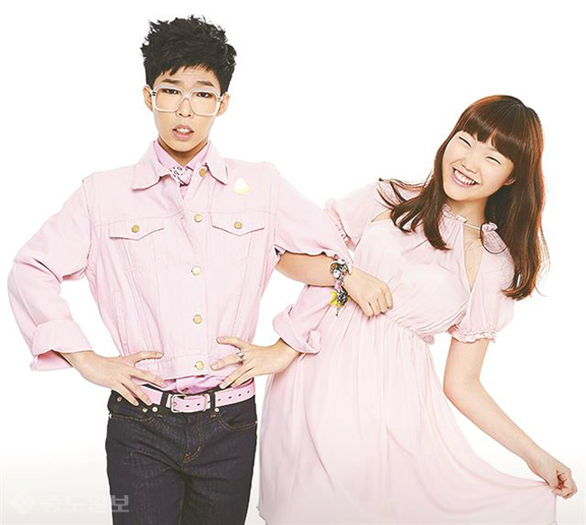 ▲출처=자켓 화보/왼쪽부터 이찬혁, 이수현 ▲출처=자켓 화보/왼쪽부터 이찬혁, 이수현