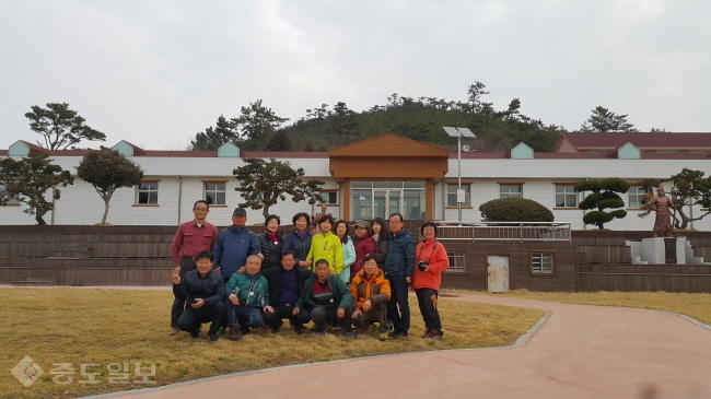 ▲ 신안군이 생태관광과 교육이 결합된 독특한 형태의 1박2일 생태체험캠프를 운영하고 있다./신안군 제공