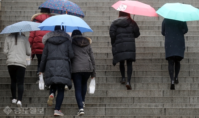 ▲ 31일은 전국이 대체로 흐리고 오후부터 비 소식이 이어지겠습니다. /사진=연합db