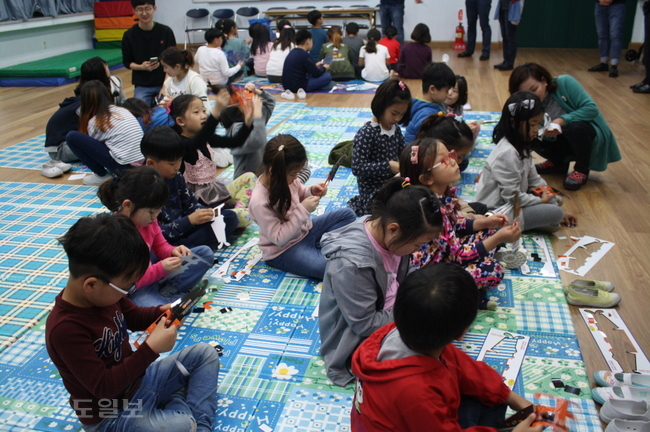 ▲ 지난 6일 예산 봉산초에서 실시한 ‘인문학과 만나는 별축제’.충남도교육청 제공.