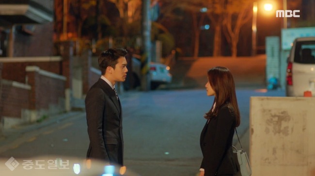 ▲ 자체발광오피스 방송화면 캡쳐 ▲ 자체발광오피스 방송화면 캡쳐