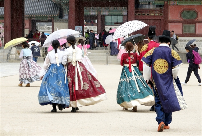 ▲ 주말인 15~16일엔 전국이 대체로 흐리고 비 소식이 이어지겠습니다. /사진=연합db