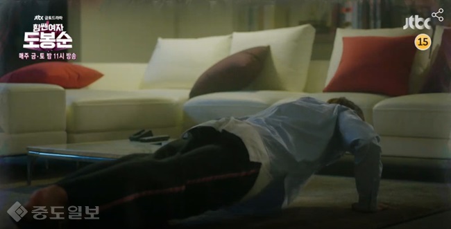 ▲ JTBC 금토드라마 '힘쎈여자 도봉순' 15회 예고편. ▲ JTBC 금토드라마 '힘쎈여자 도봉순' 15회 예고편.