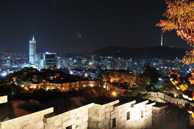 ▲출처=게티이미지/서울 낙산공원에서 본 야경.