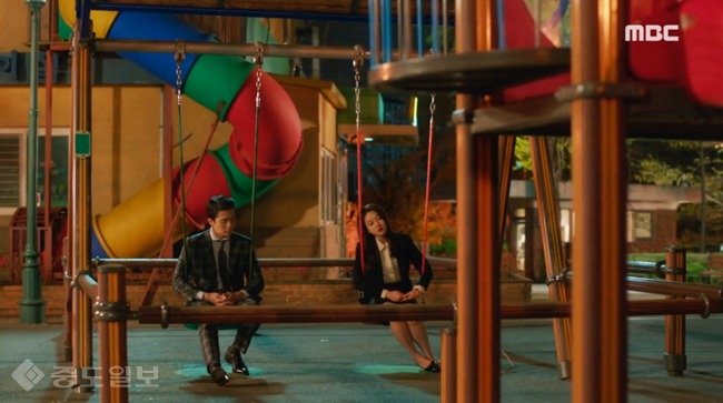 ▲ 자체발광오피스 방송화면캡쳐 ▲ 자체발광오피스 방송화면캡쳐