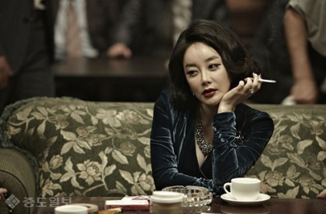 ▲ 영화 '범죄와의 전쟁' 한 장면 ▲ 영화 '범죄와의 전쟁' 한 장면