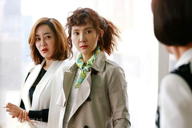 ▲ 드라마 '착하지 않은 여자'에서 배우 채시라와 함께한 모습/사진='착하지 않은 여자' 캡쳐 ▲ 드라마 '착하지 않은 여자'에서 배우 채시라와 함께한 모습/사진='착하지 않은 여자' 캡쳐