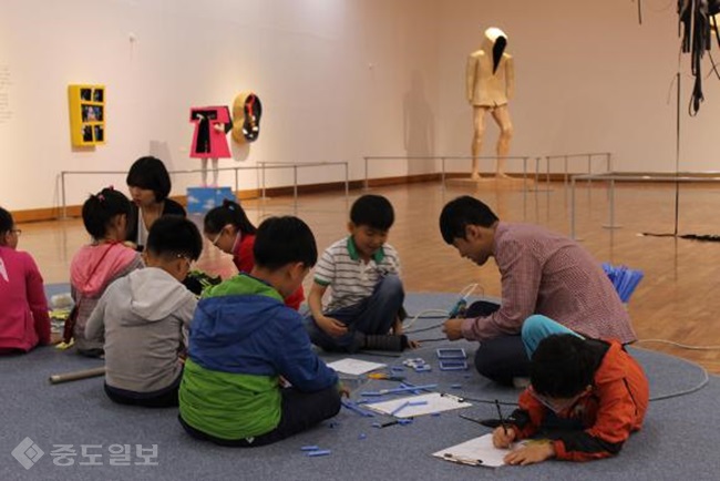 ▲출처=대전시립미술관 홈페이지 제공/대전시립미술관은 어린이를 대상으로 한 아틀리에 수업을 하고 있다.