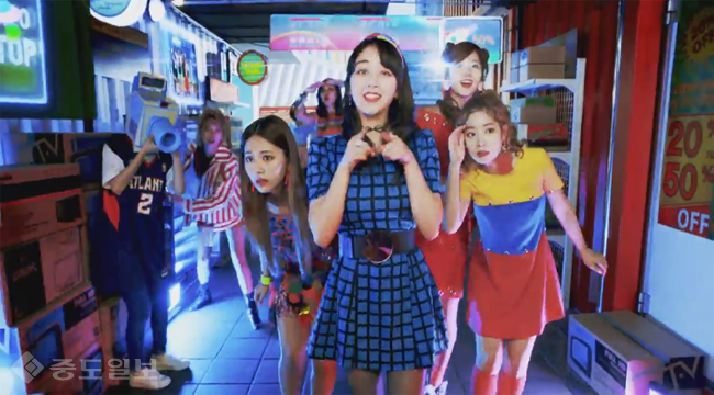 ▲ TWICE(트와이스) 'SIGNAL' M/V 유튜브 영상 캡처