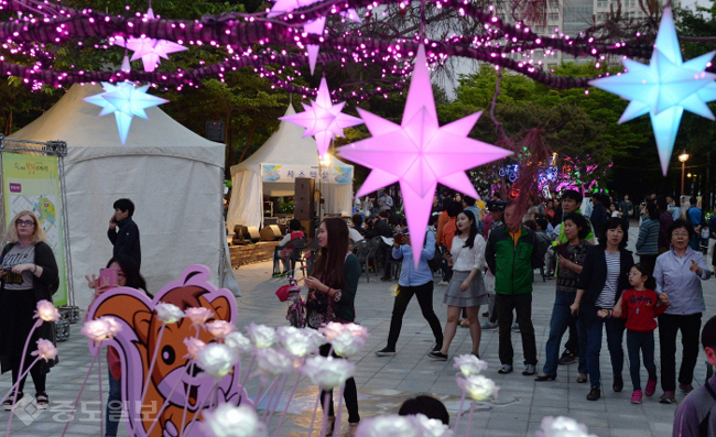 ▲ 2017 대전 서구 힐링아트 페스티벌/사진 제공=서구청 ▲ 2017 대전 서구 힐링아트 페스티벌/사진 제공=서구청