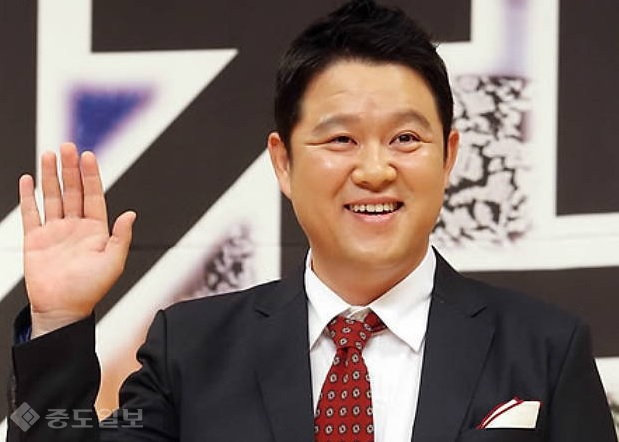 ▲ 방송인 김구라씨는 노복궁인 턱에 살이 두둑하게 잘 생겨서 말년에 재물과 자식에 대한 운기가 좋아 보인다. 단, 턱에 살이 빠지게 되면 재물에 손실을 가져오게 되며, 주걱턱인 사람은 주변 사람으로 인한 노고가 많으며 늦게 까지 일을 하고 살아야 한다.