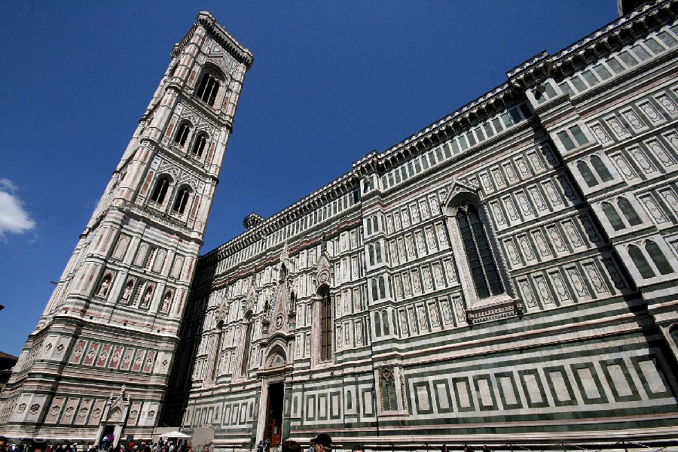 ▲ 사진 왼쪽이 조토의 종탑(Campanile di Giotto)이다.조토가 제자 피사노와 함께 작업해 14세기말에 완성했다.  휴관일은 1월 1일, 부활절 일요일, 9월 8일, 12월 25일.