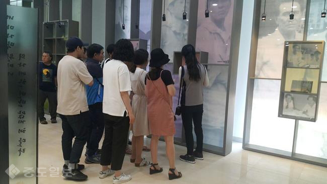 ▲ 새만금과 군산,부안,김제군 찾은 팸투어 기자단/부안석정문화관 ▲ 새만금과 군산,부안,김제군 찾은 팸투어 기자단/부안석정문화관