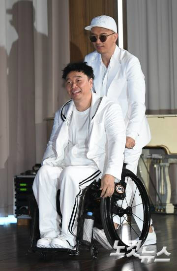 ▲ 가수 클론이 29일 오후 서울 서초구 더리버사이드 호텔에서 열린 20주년 기념 앨범 기자간담회 참석하고 있다. (사진=이한형 기자)
