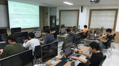 동명대가 7월 3일부터 18일까지 산업연계교육활성화선도대학사업 참여학부 중 기계공학부 재학생 30여명을 대상으로 Summer School 비교과 프로그램을 실시한다. 사진은 2016학년도에 진행된 Summer School 수업