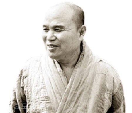 ▲ 정수리 부분이 잘 솟은 사람은 도덕심과 종교심인 많고 인품이 매우 고상하다. 정수리 부분이 나온 두상(백해골)의 성철 스님