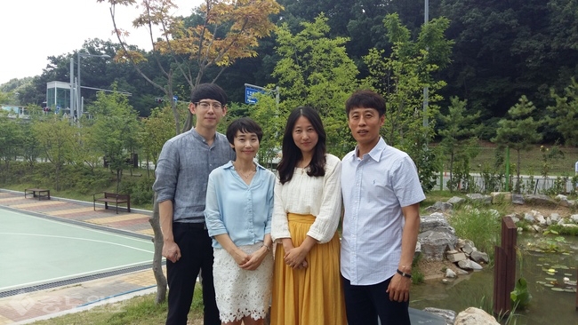 ▲ 왼쪽부터 유영호(수학), 백은민(영어), 최영옥(사회), 이정민(체육) 교사.