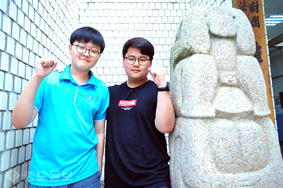 ▲새내기 프로기사 윤예성 초단(왼쪽)과 선승민 초단.
<br />한국기원 제공