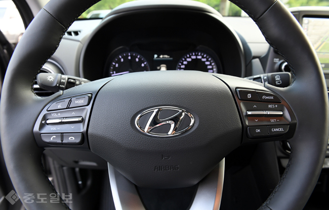 ▲ 운전석에서 모든 설정이 가능하다 ▲ 운전석에서 모든 설정이 가능하다