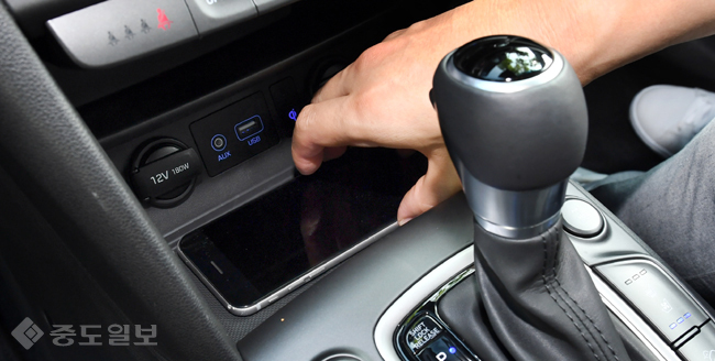 ▲ 스미트폰 무선충전시스템 ▲ 스미트폰 무선충전시스템