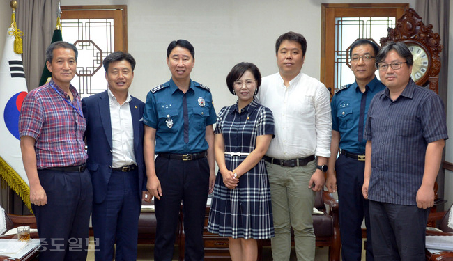 ▲ 충남도의회 모바일 빅데이터 공공정책 연구모임 이공휘.김연 충남도의원은 9일 김재식 충남경찰청장을 예방해 빅데이터를 분석을 통한 범죄예방 방안을 논의했다.