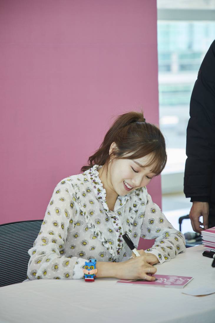 이성경 팬사인회 2