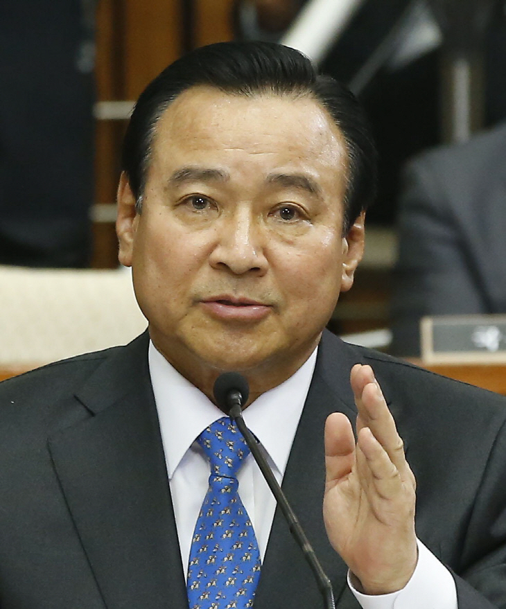 답변하는 이완구 총리 후보자<YONHAP NO-1110>