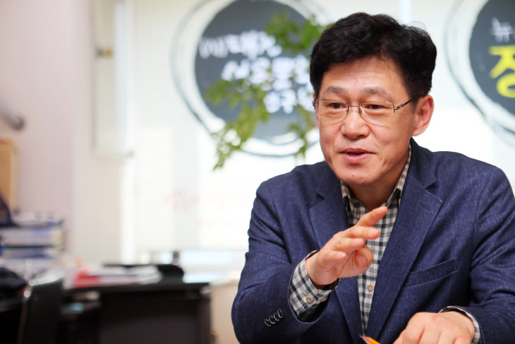 8 인터뷰 사진(2018년) 01