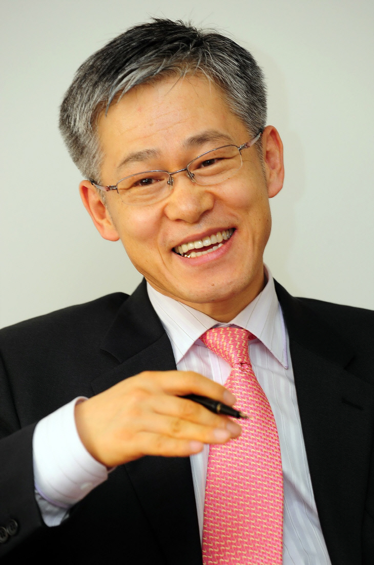 7 인터뷰_앤디콧 우송대총장 인터뷰 05