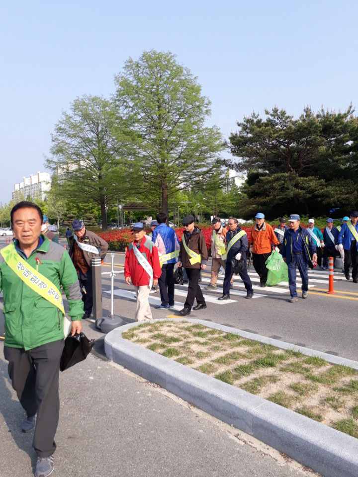 (사진3)한밭수목원 정화활동