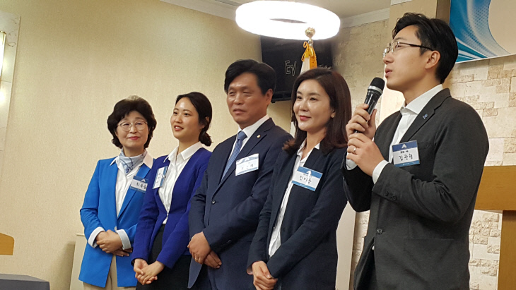동문들
