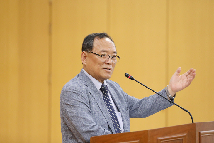 [사진1]강남대학교 윤신일 총장이 격려사를 하고 있다 (3)