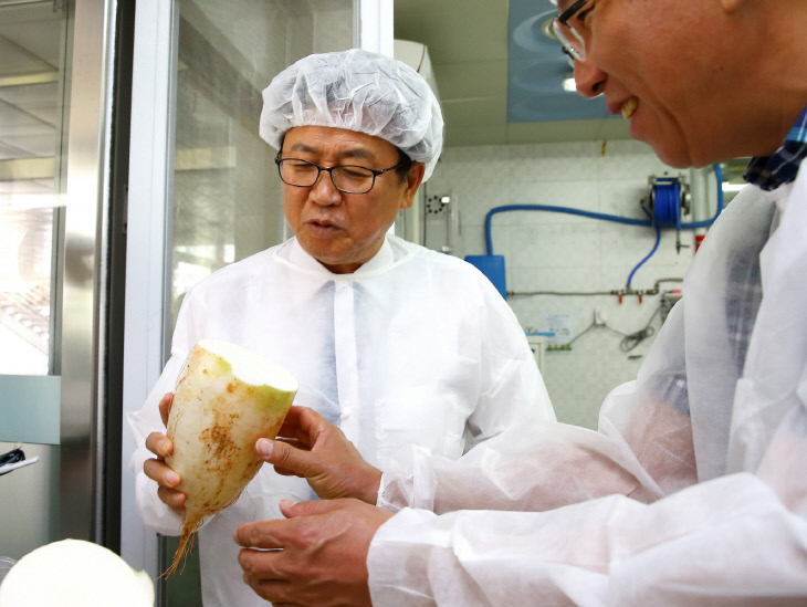 안전한 학교급식 제공을 위해 직접 위생점검 실시(2)