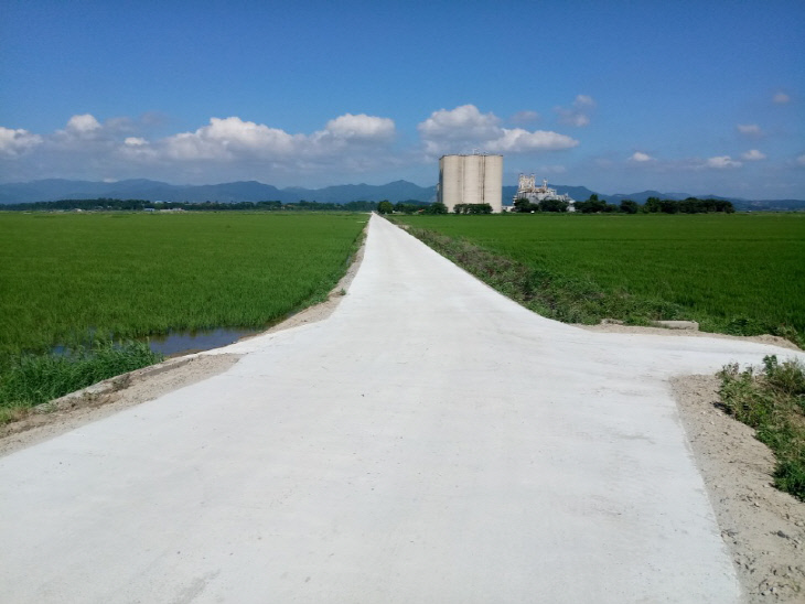 (서산)0720 경작로 포장공사가 완료된 모습