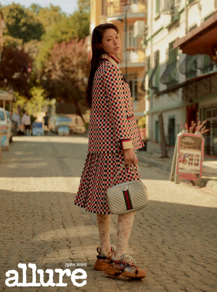 설현 얼루어 (2)