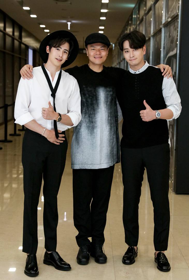 2PM 전시회_박진영_닉쿤_찬성 (2)