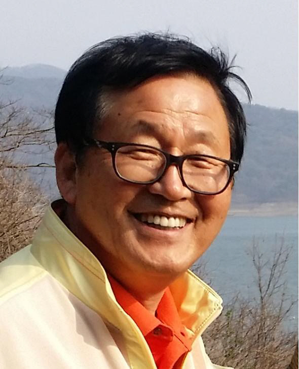 제3회 신석초 문학상에 선정된 구재기 시인