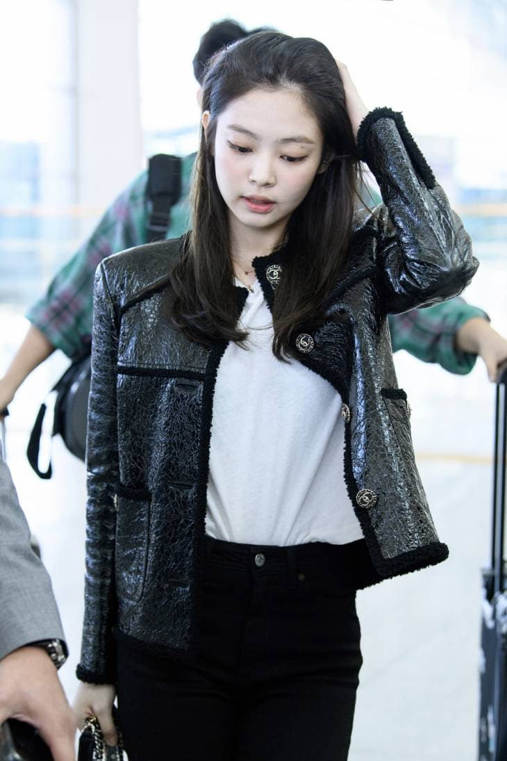 제니 출국, “주말에도 쉴 줄 모르는 미모 열일” (2)