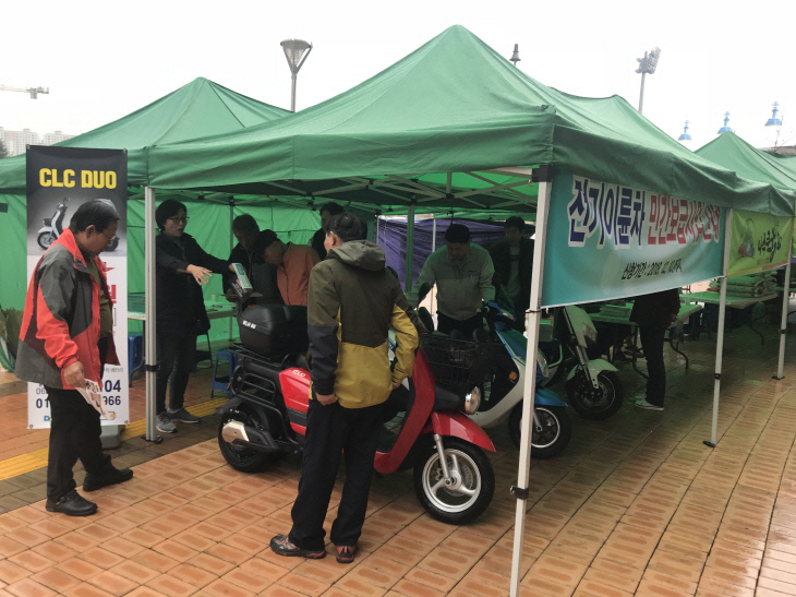 크기변환_나주 농업인의 날 행사장에서 전기이륜차 부스 운영