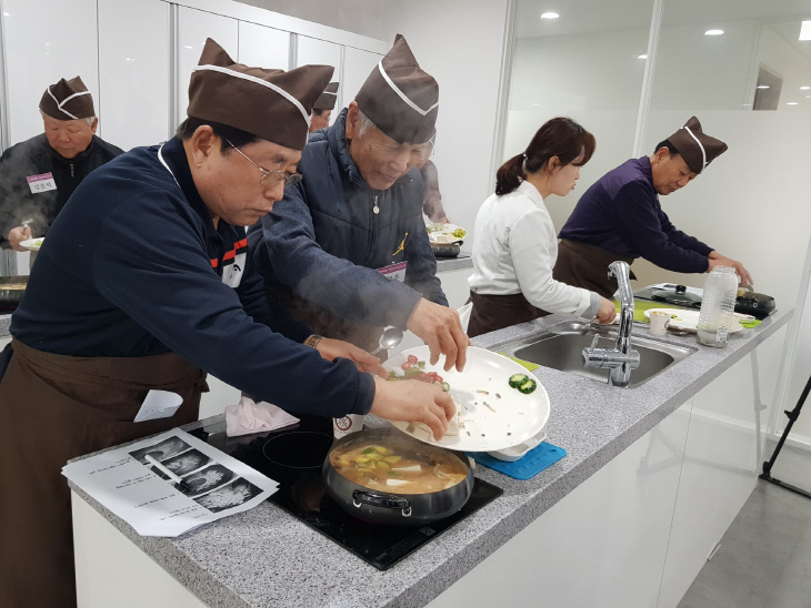 예산군보건소, ‘남자어르신 행복건강 요리교실’ 운영 (2)