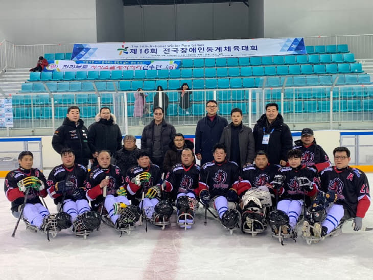 1._충남아이스하키단체사진(준우승)