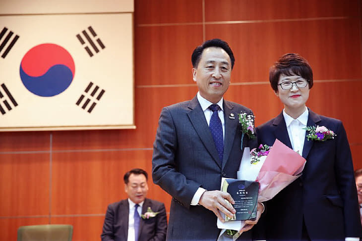 중부일보 율곡대상 수상_ 김홍성의장님1