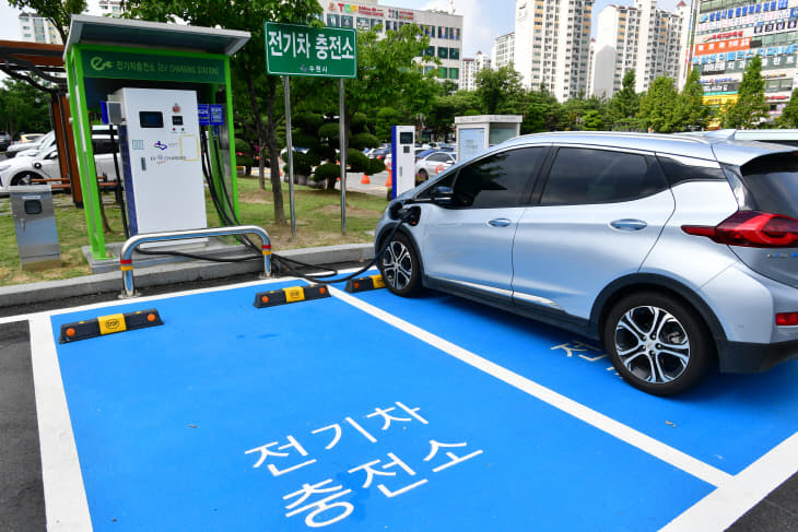 수원시, 친환경 전기 자동차 보급해 미세먼지 줄인다